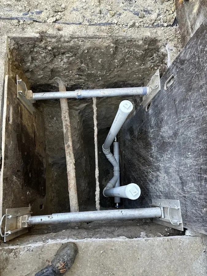 Experienced plumber completing Drain Cleaning work in Castroville